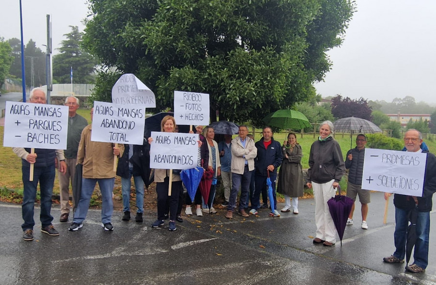 Vecinos de Aguas Mansas protestan por "el abandono" de la urbanización