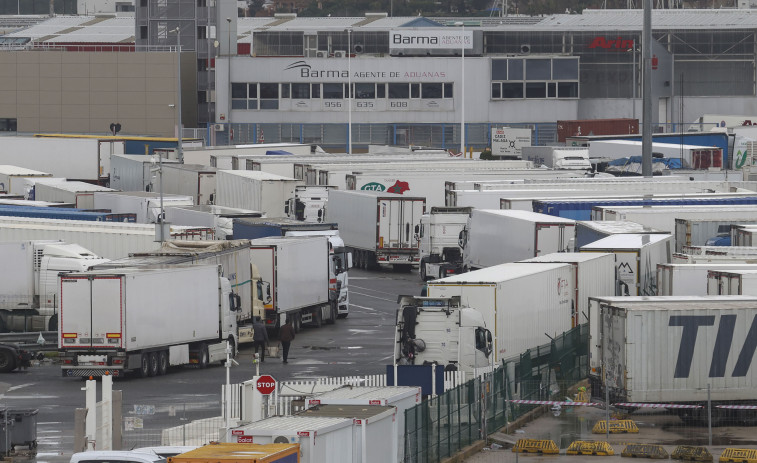La Guardia Civil de A Coruña sorprende a un matrimonio que se intercambiaba sus carnés para no descansar al volante