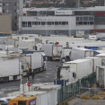 ALGECIRAS (ESPAÑA), 17/03/2025.- Fotografía este lunes, del puerto de Algeciras (Cádiz). El puerto de Algeciras (Cádiz) ha alertado de la saturación de camiones en sus instalaciones a consecuenci