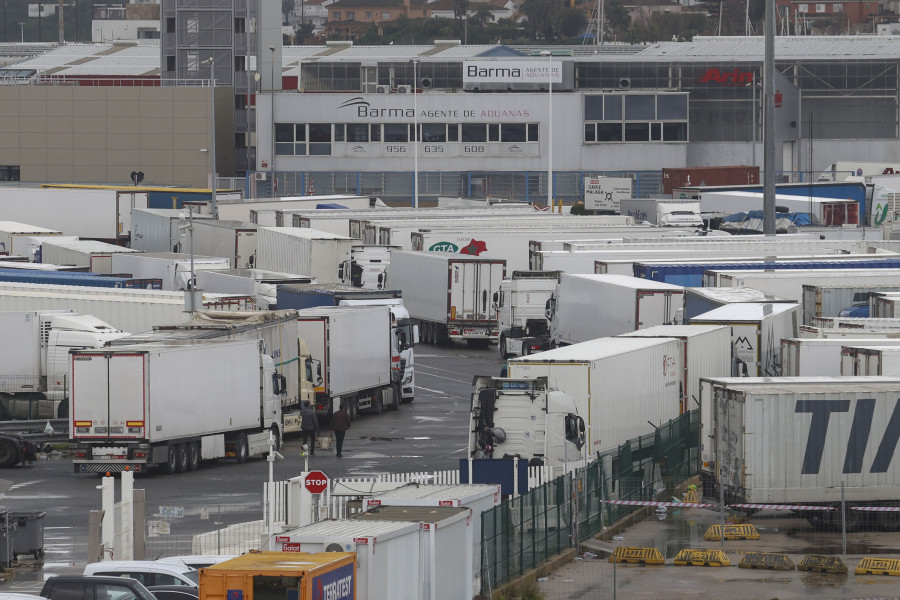La Guardia Civil de A Coruña sorprende a un matrimonio que se intercambiaba sus carnés para no descansar al volante