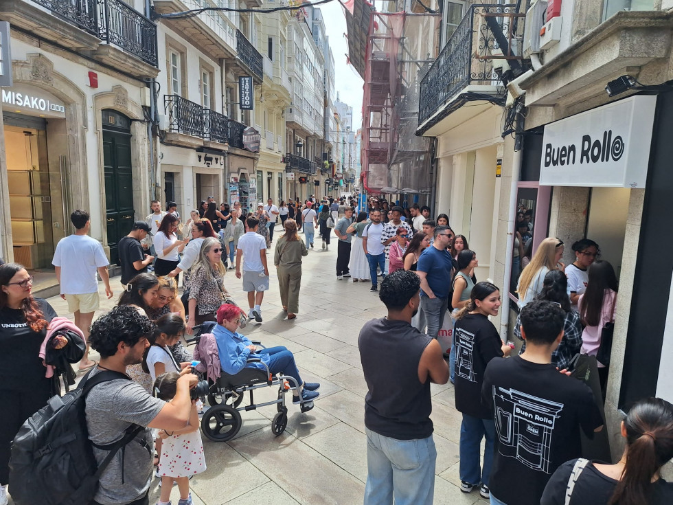 Colas a las puertas de Buen Rollo en la calle Real