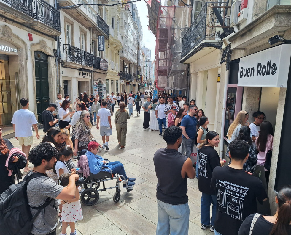Colas a las puertas de Buen Rollo en la calle Real
