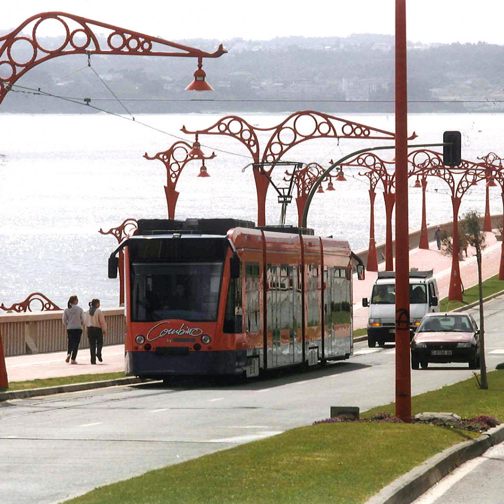 Hace 25 años | A Coruña y Ferrol apoyan la línea de metro ligero propuesta por Betanzos