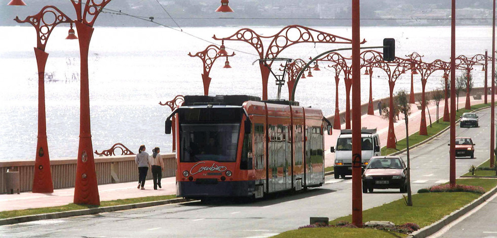 Hace 25 años | A Coruña y Ferrol apoyan la línea de metro ligero propuesta por Betanzos