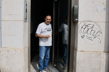 VALENCIA, 10/06/2025.- El exministro José Luis Ábalos realiza declaraciones a los medios de comunicación este martes, tras el registro por agentes de la Unidad Central Operativa (UCO) de la Guardia