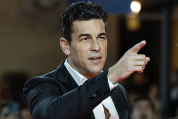 MÁLAGA (ANDALUCÍA), 22/03/2025.- El actor Mario Casas posa este sábado, a su llegada a la gala de clausura del Festival de Cine de Málaga, en el cine Albéniz de la ciudad andaluza. EFE/ Jorge Zap