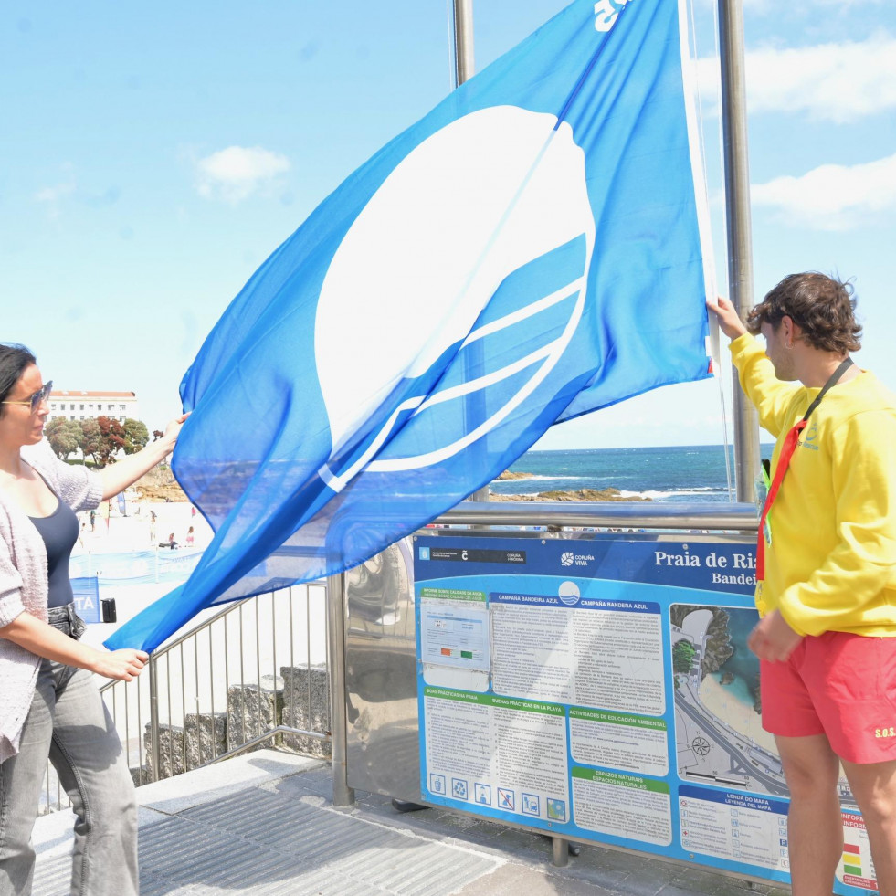 Comienza la temporada de baño en A Coruña: 60 socorristas y cinco banderas azules