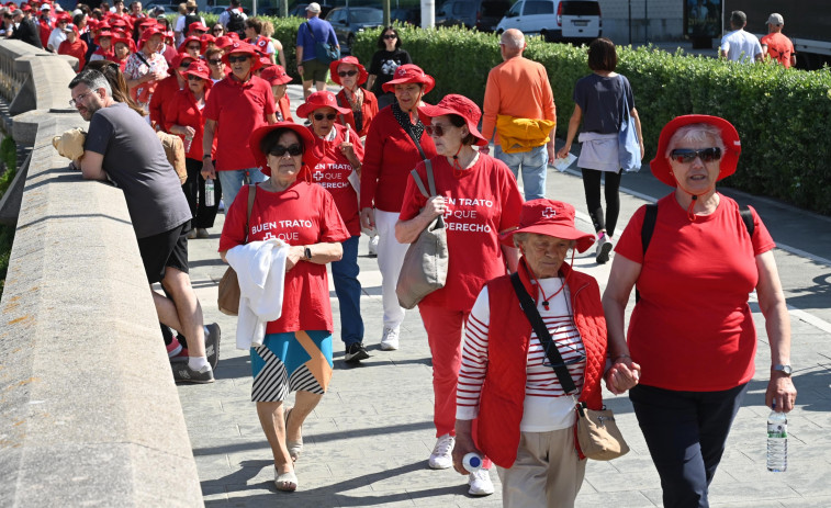 A Coruña se tiñe de rojo por el buen trato a los mayores
