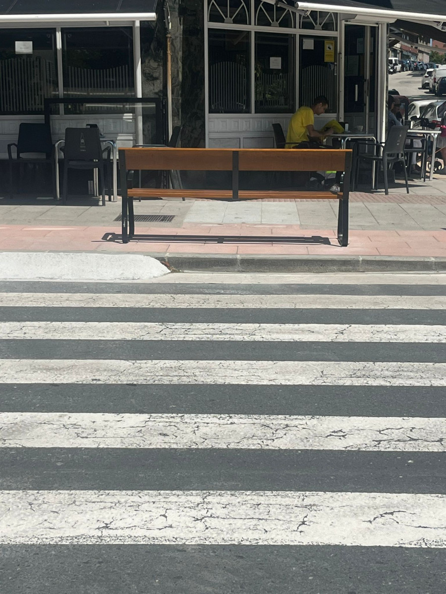 El motivo por el que hay un banco en un paso de cebra en A Coruña