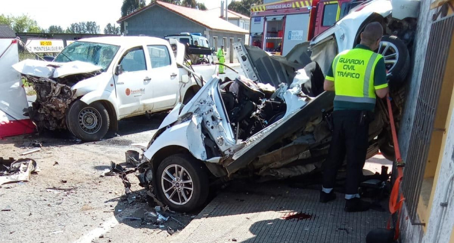 Un fallecido y dos heridos en una colisión entre dos coches en Oza-Cesuras