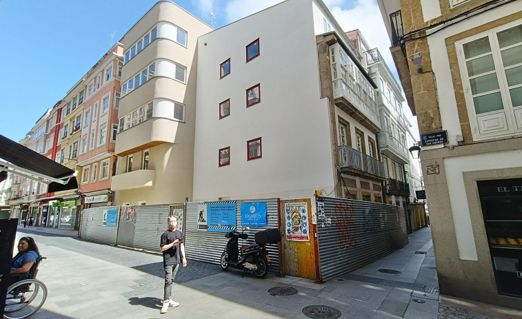 La alcaldesa de A Coruña promete que en 2028 estarán disponibles 695 viviendas públicas