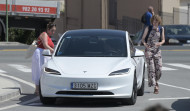 Uber ya opera en el casco urbano de A Coruña con una flota de más de veinte Teslas