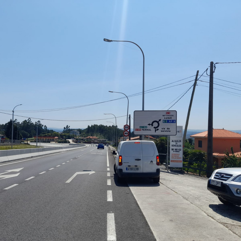 El concejal bergondés de Infraestructuras señala ocho deficiencias en la nueva glorieta de Guísamo