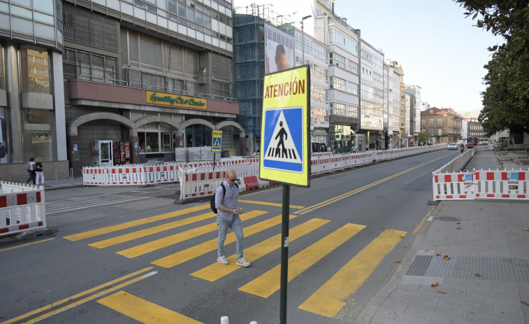 La primera calle coruñesa que tuvo semáforos los pierde para siempre