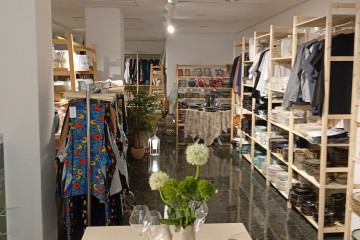 Interior de Arte en la Mesa, un espacio donde conviven vajillas modernas, cristalería seleccionada y textiles profesionales