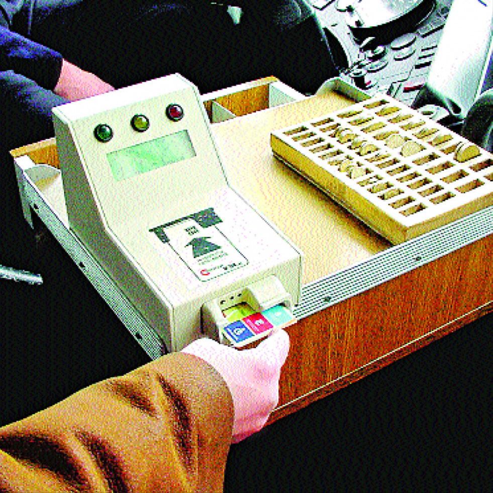 Hace 25 años | La tarjeta del bus ofrece a los viajeros información sobre trayectos y consumo