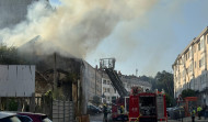 Un incendio destruye un edificio en estado de abandono en Betanzos