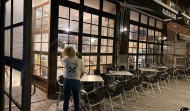 Saquean un bar del centro de A Coruña a plena luz del día y con los clientes en las mesas