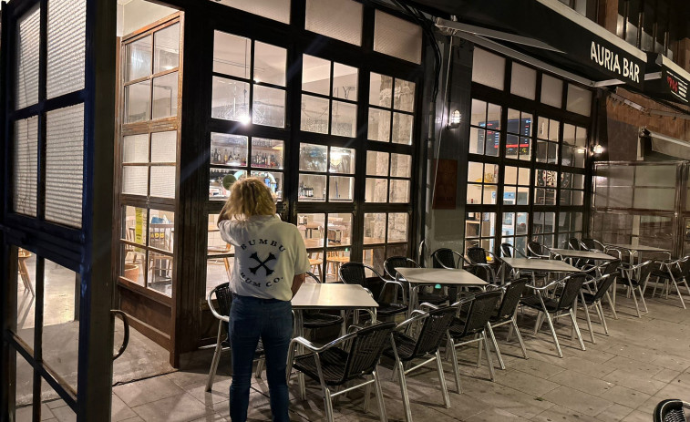 Saquean un bar del centro de A Coruña a plena luz del día y con los clientes en las mesas
