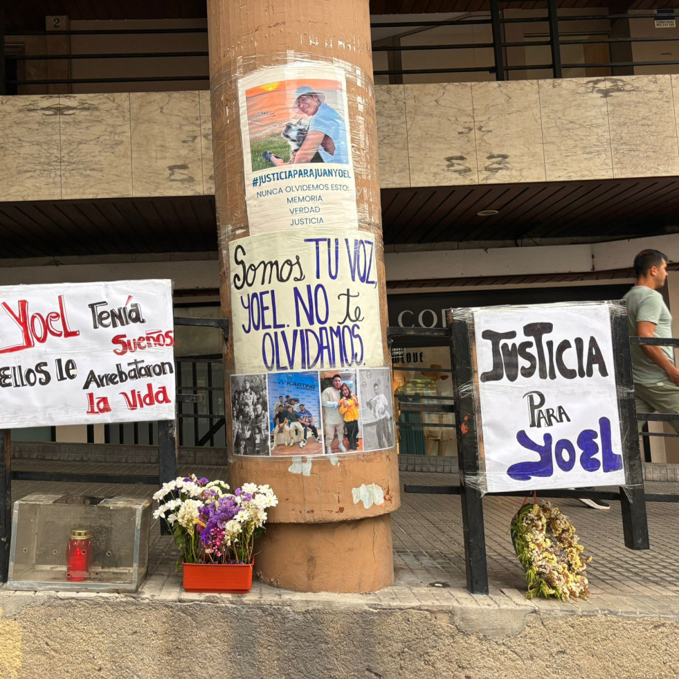 Nuevos carteles y un mensaje renovado de justicia en el altar de Yoel en Juan Flórez
