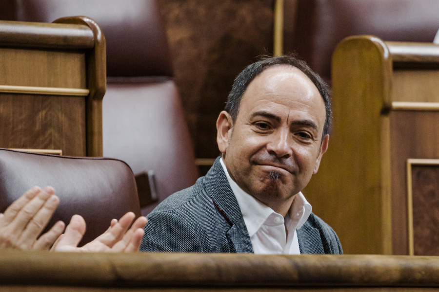 Iván Cacho toma posesión como diputado del PSOE en lugar de Santos Cerdán