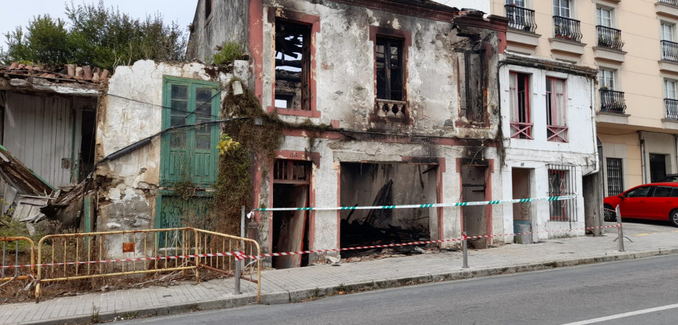 Betanzos estudia demoler la casa incendiada en Saavedra Meneses