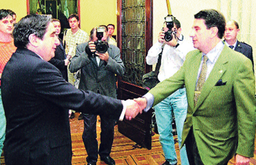 Hace 25 años | El Ayuntamiento y el Deportivo llegan a un acuerdo para reformar el estadio de Riazor