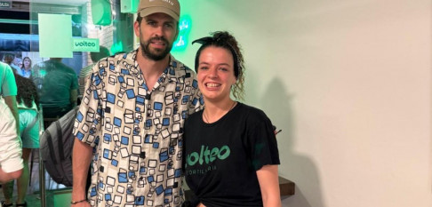 Piqué y Clara Chía 'flipan' con una tortilla de A Coruña