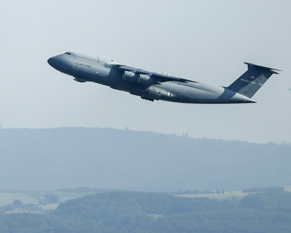LANDSTUHL (Germany), 23/06/2025.- A C-5 Galaxy transport aircraft of the US Air Force takes off from the US Air Base Ramstein in Landstuhl, Germany, 23 June 2025. Ramstein Air Base is a military airfi