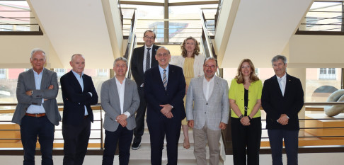 Empiezan las reuniones para descentralizar los estudios de Medicina en A Coruña y Vigo