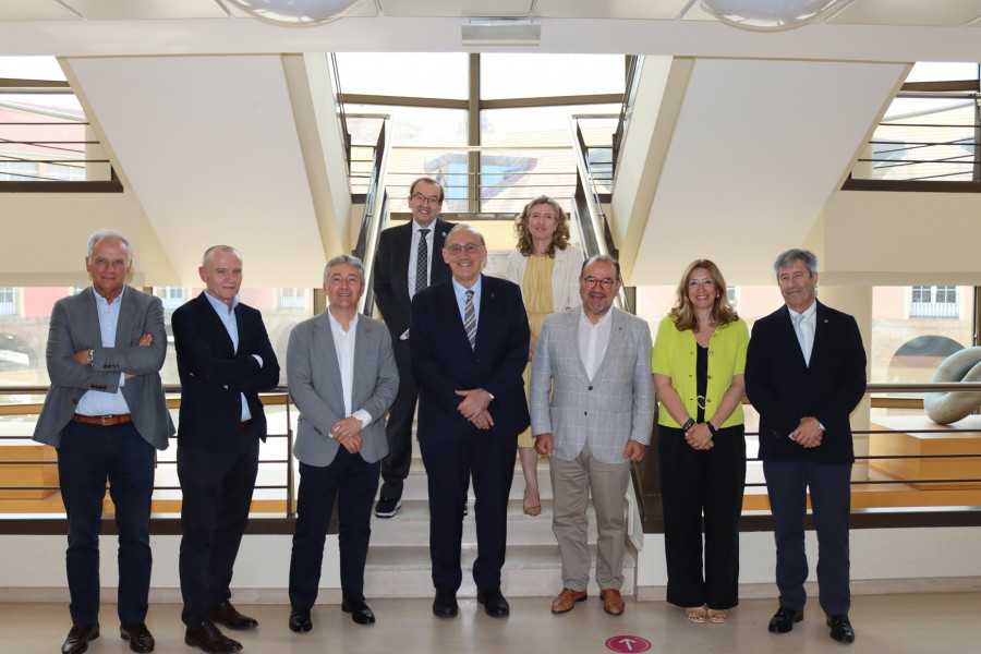 Empiezan las reuniones para descentralizar los estudios de Medicina en A Coruña y Vigo