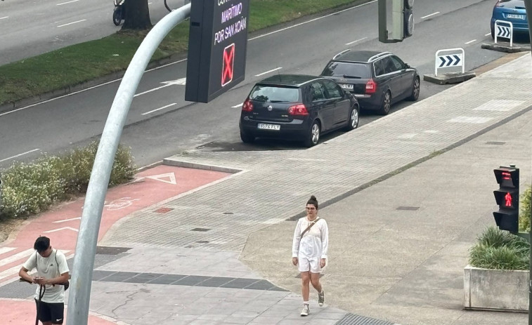 Los carteles de la Zona de Bajas Emisiones de A Coruña que reviven por San Juan