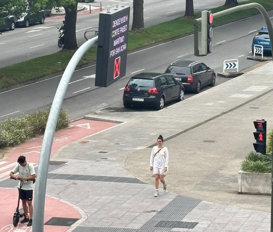 Los carteles de la Zona de Bajas Emisiones de A Coruña que reviven por San Juan