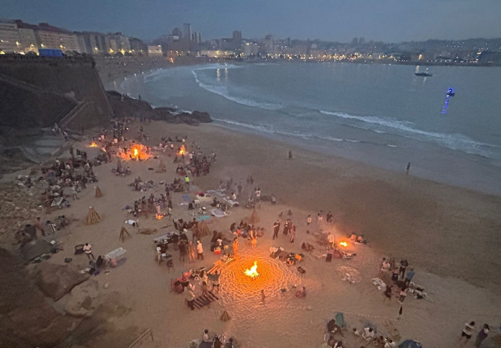 A Coruña ya arde en su noche más mágica