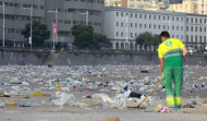 A Coruña se despierta de resaca de San Juan: cansancio, sin incidencias graves y con mucha basura por recoger