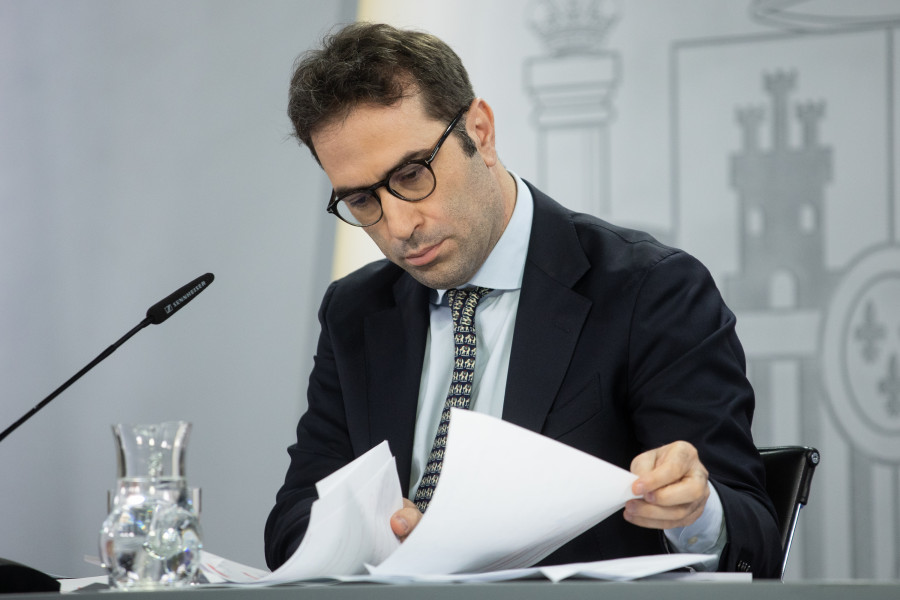 El Gobierno autoriza la OPA de BBVA a Sabadell si se mantienen como bancos independientes durante tres años