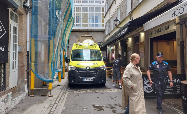 A Coruña controla que las terrazas permitan el paso de los servicios de emergencias