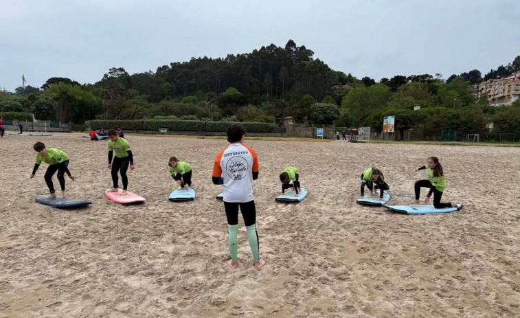 La Fundación Amador de Castro pone en marcha un programa de surf inclusivo