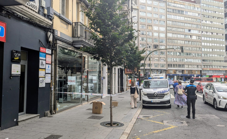 Cae una barra de hierro de un balcón de Juan Flórez