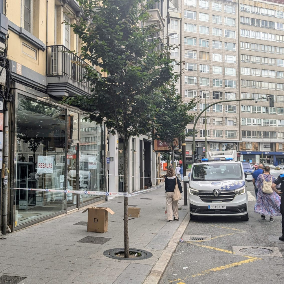 Cae una barra de hierro de un balcón de Juan Flórez