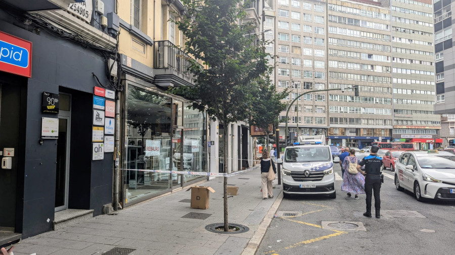 Cae una barra de hierro de un balcón de Juan Flórez