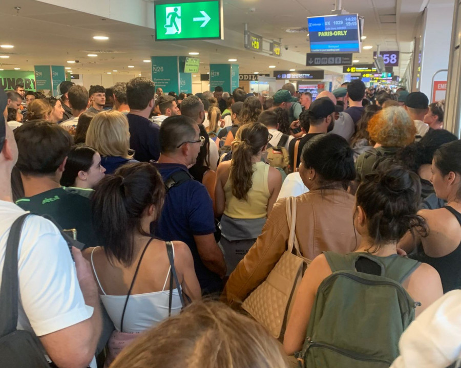 La odisea de una coruñesa para llegar a París
