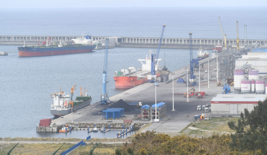 Langosteira ya es el primer puerto de Galicia: mueve más mercancías que Vigo y Ferrol