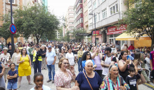 Comienzo de fiesta en el barrio de Os Mallos