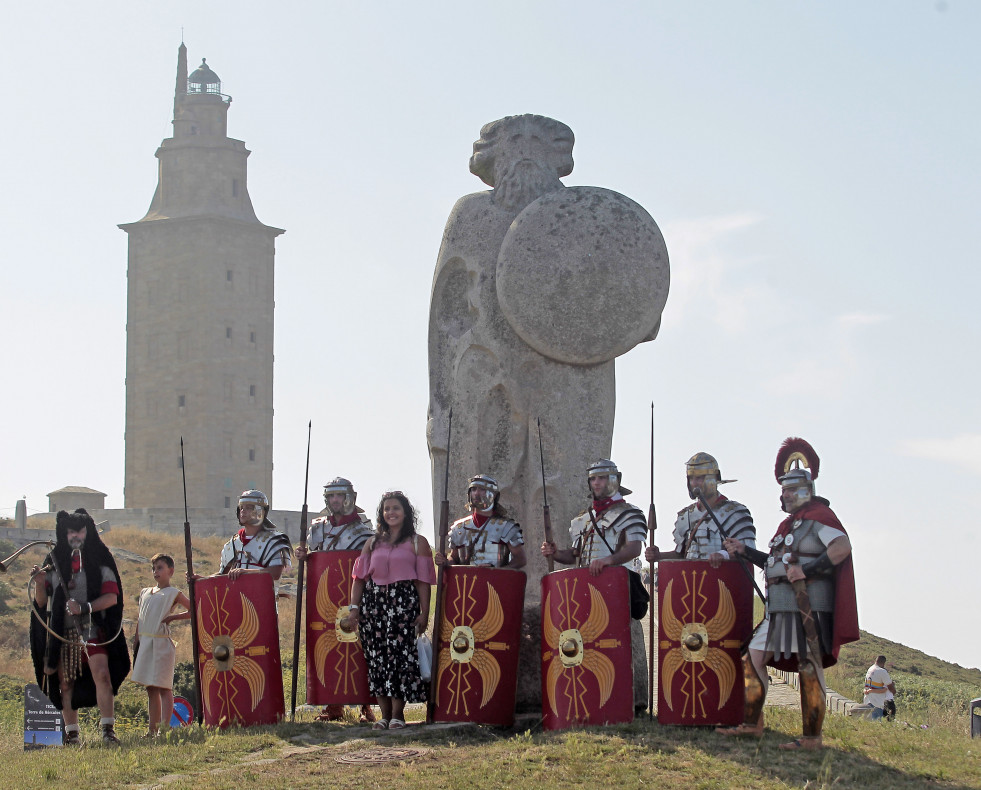 La Torre de Hércules viaja en el tiempo para celebrar su 16 aniversario como Patrimonio de la Humanidad @ Quintana (23)