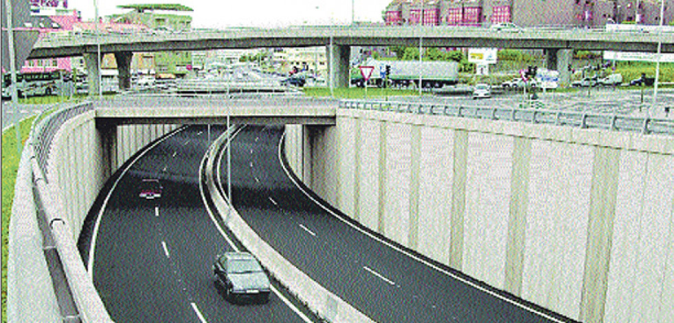Hace 25 años | El Ministerio de Fomento abre al tráfico el paso inferior del puente de El Pasaje