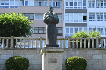 Estatua de Rosalía de Castro en la plaza de Madrid en A Coruña @Pedro Puig