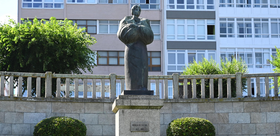 Estatua de Rosalía de Castro en la plaza de Madrid en A Coruña @Pedro Puig