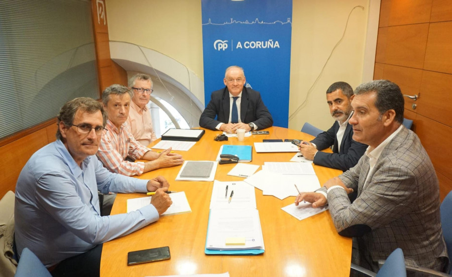 Tele Taxi traslada al PP de A Coruña sus quejas por la falta de regulación de los VTC