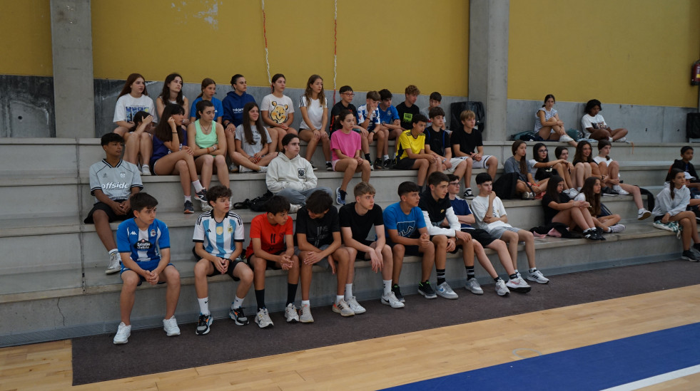 Culleredo inicia sus campamentos para la juventud con propuestas basadas en actividades acuáticas y deportes alternativos